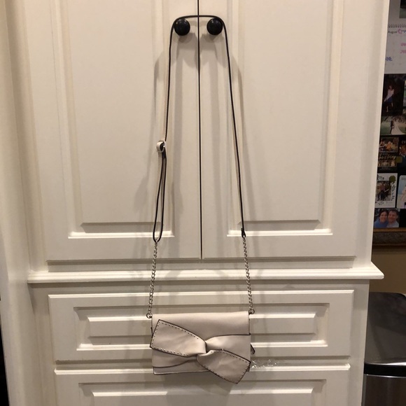 NWOT! Jessica Simpson Cream Color Faux Leather Shoulder Bag w/ strap Bow - Picture 2 of 8